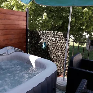 Hébergement de vacances La Terrasse Aux Hirondelles Avec Spa Maison 80m2 2 2 Salles De Bains, Lagorce (Ardeche)